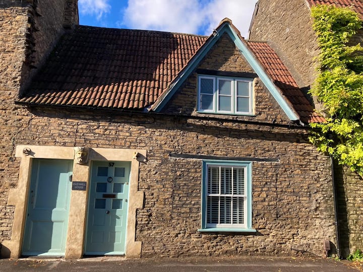 Beautifully Renovated 17th Century Cottage. - Frome