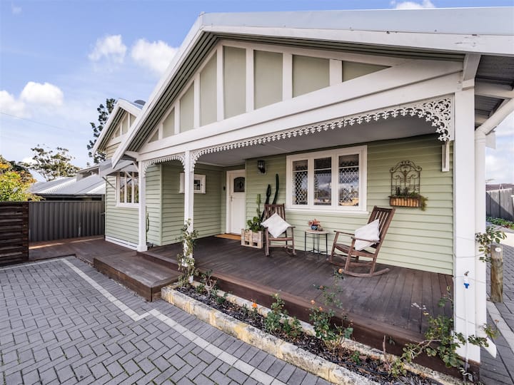 Beautiful Character Weatherboard. Fully Renovated. - Victoria Park