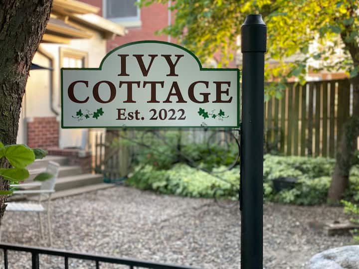 Ivy Cottage, Charming, English Tudor - Quincy