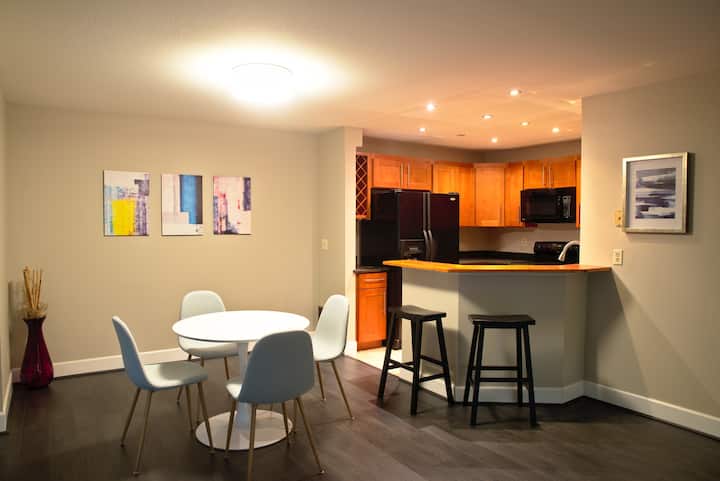 Spacious Apartment In Downtown Bellevue - ベルビュー, WA