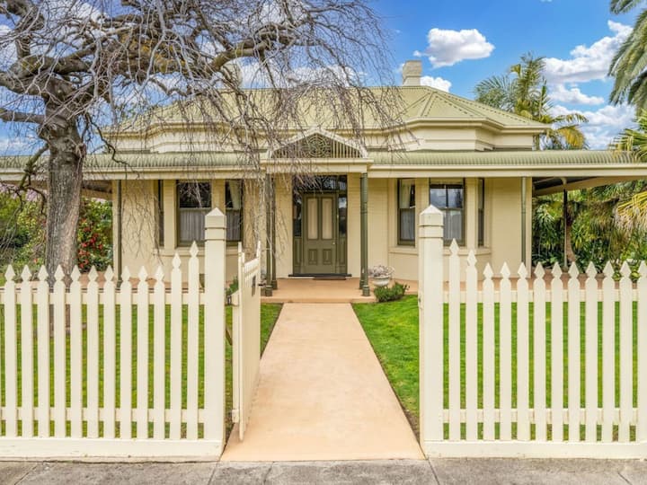 Home Away From Home With Old World Charm - Wangaratta