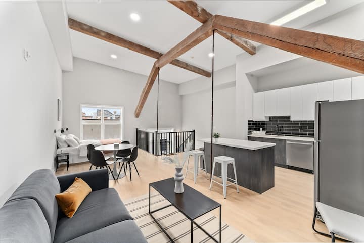 Downtown Red Brick Loft - 2 Beds By Otonabee River - 피터버러