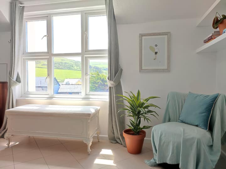 Bright Central 2 Bedroom Apartment Near The Beach - Mortehoe