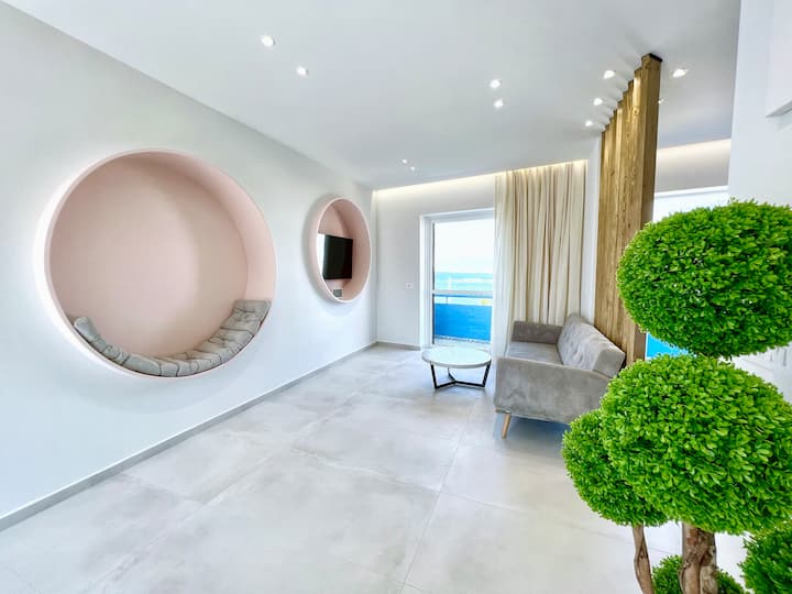 Luxury Apartment! Beach Front! Superb Location! - Chersónissos