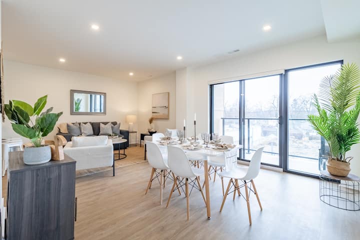 The Bend Condo On Main Strip - The Lakeshore 302 - Grand Bend
