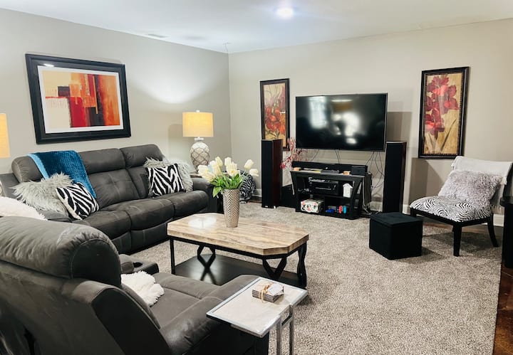 Spacious, Clean, Family Friendly, Central Location - Columbia, MO