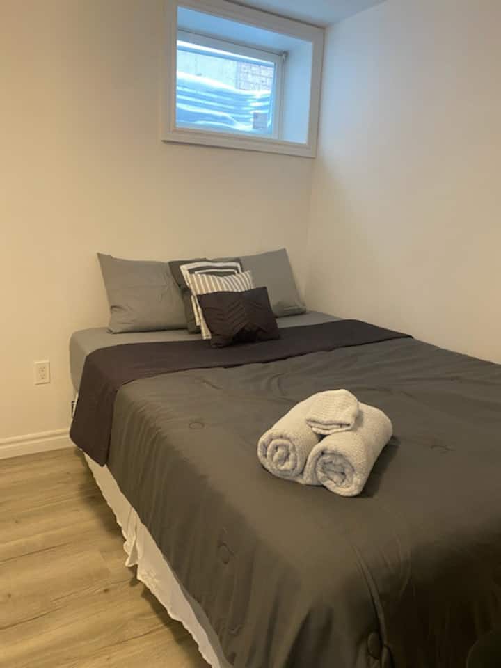 Cozy Private Bedroom And Bathroom - Barrie