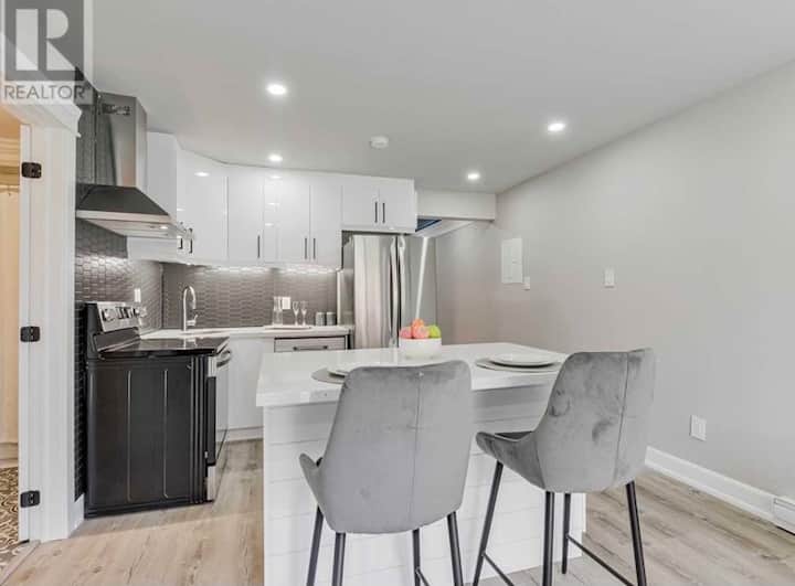 Newly Renovated 1 Bedroom Condo With Free Parking - Barrie