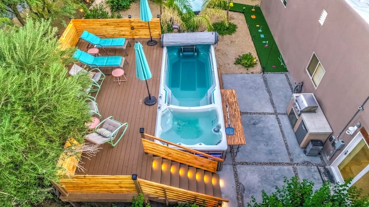House Rising ☀️ - Lux Villa W/ Pool, Spa & Minigolf - Morongo Valley, CA