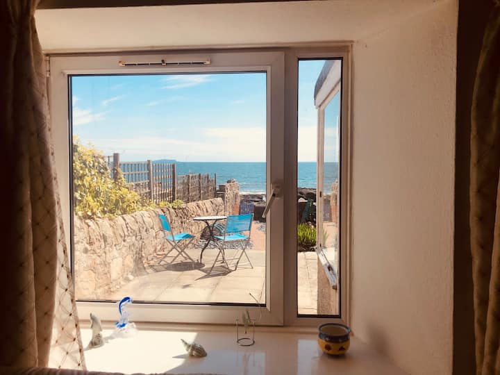 Beachfront Cottage With Spectacular Sea Views - Pittenweem