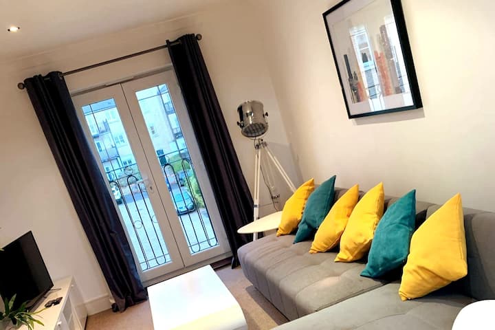 Lovely 2-bedroom 4 Beds Serviced Flat - コルチェスター