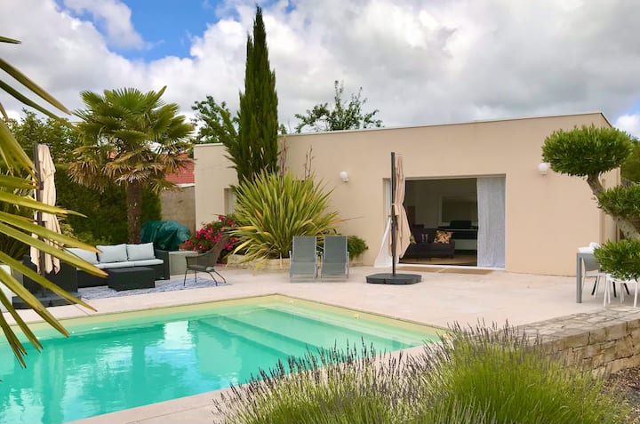The Pool House: 1-bedroom Private Space - Clisson