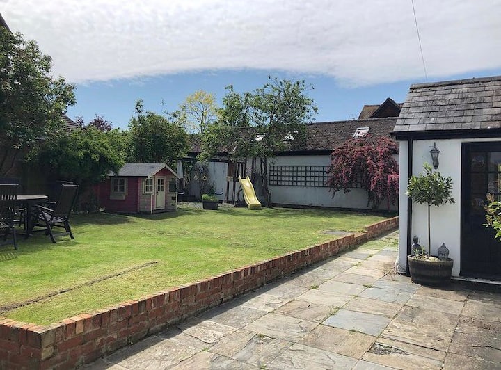 April Cottage Charming & Welcoming 4 Bedroom Home - Bedford, Royaume-Uni