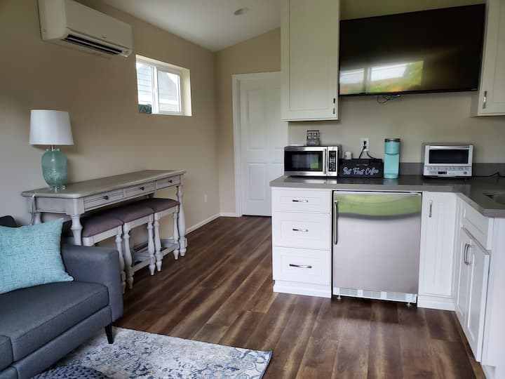 Cozy Downtown Puyallup Attached Guest Suite - Puyallup, WA