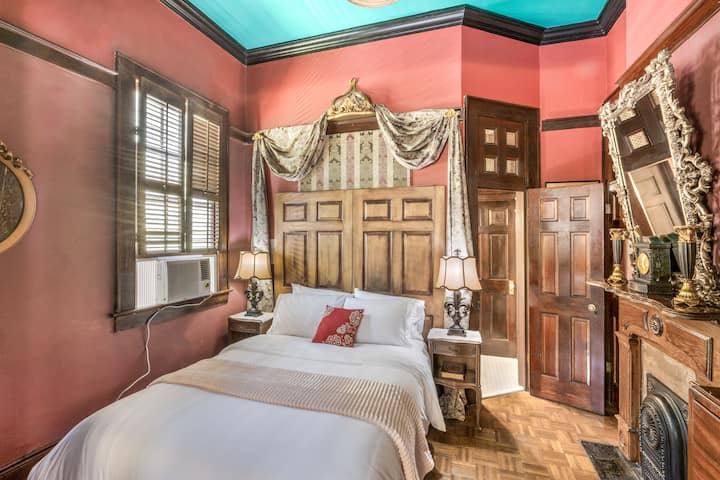 Grand Suite In Historic Victorian Fq Guest House - New Orleans, LA