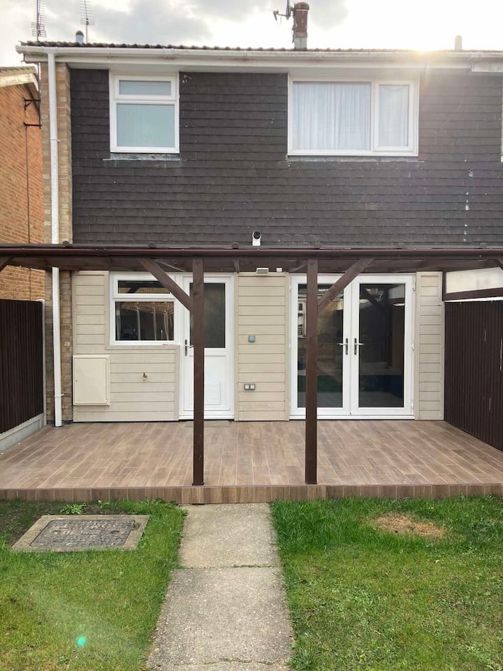 Modern 3 Bedroom Home At Great Location - London Luton Airport (LTN)