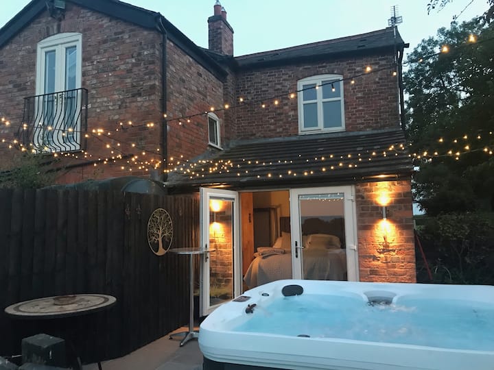 Lovely 3 Bedroom Farmhouse Annex With Hot Tub - Nantwich