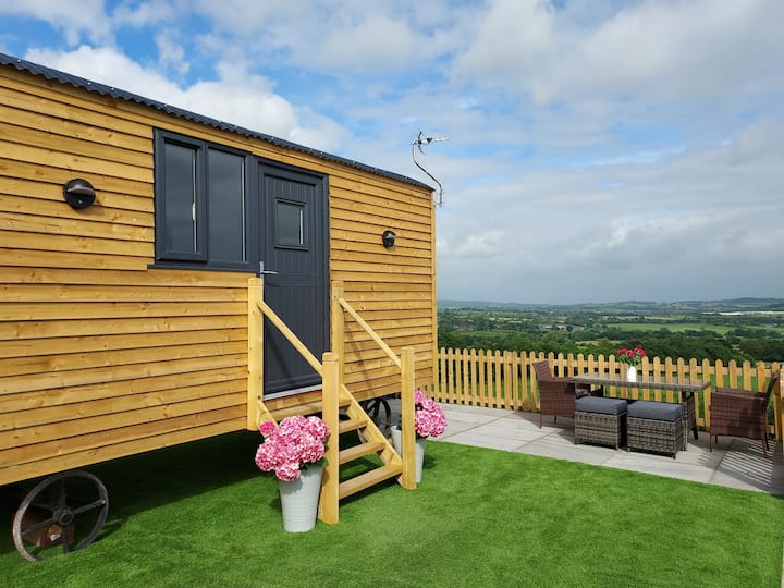 Lovely Shepherds Hut With Views, Near Alton Towers - Cheshire