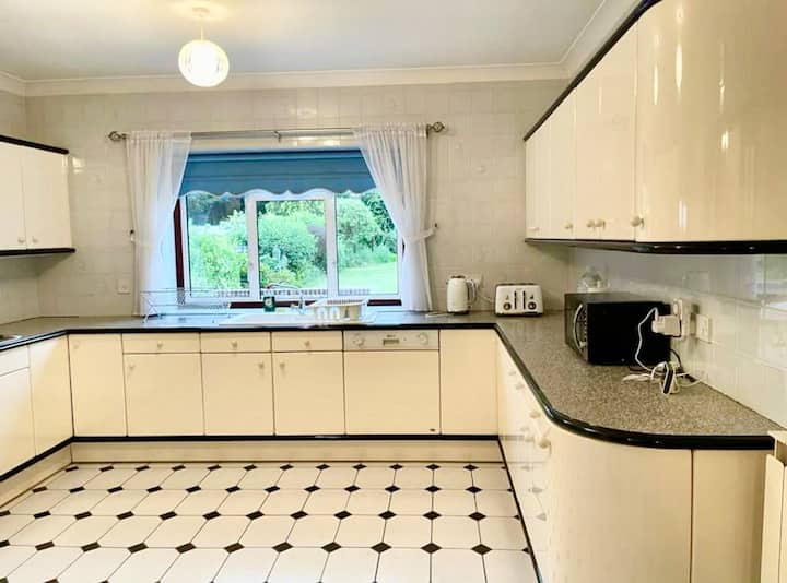 Charming 3 Bed Bangalow - Bromley