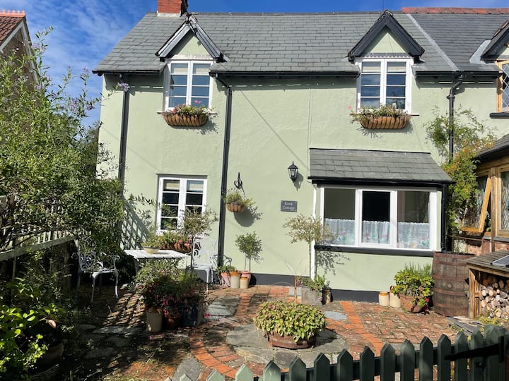 Period Cottage   Holiday Home With  2 Bedrooms - Watchet