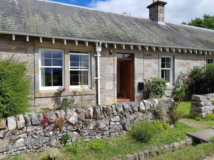 Homely 2 Bedroom Cottage With Cast Iron Wood Stove - Saint Andrews