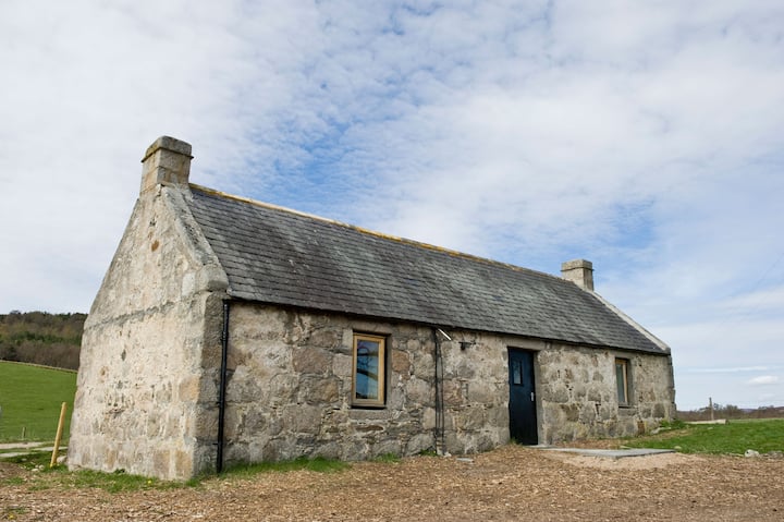 Traditional Scottish Bothy In The Highlands - Grantown-on-Spey