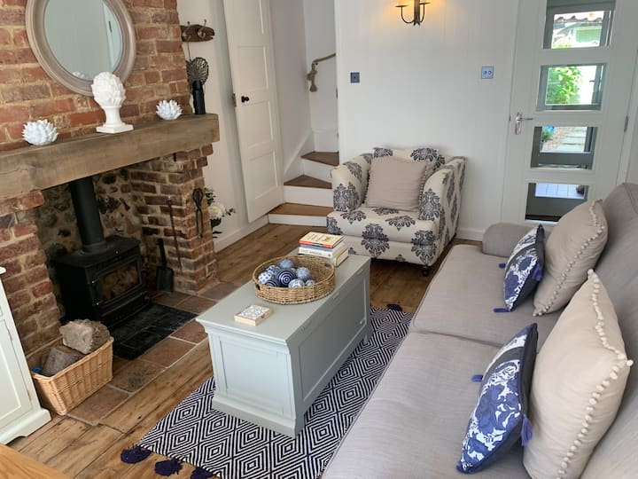 Cosy Norfolk Bolthole In Perfect Village Location - Brancaster