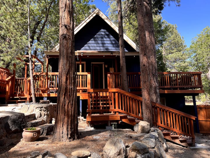 Beck's Rock: Alpine Cabin With Hot Tub - Idyllwild-Pine Cove, CA