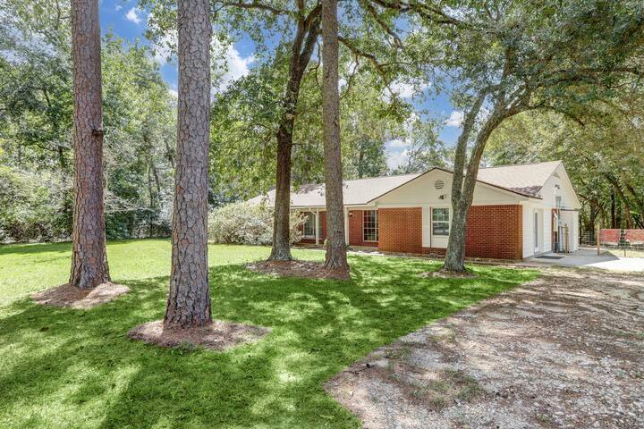 3 Bedroom House With Office Sitting On 60 Acres. - Huntsville, TX
