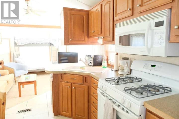 Mon To Friday Still Available 2 Bedroom 1 Bath - Picton