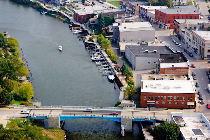 Boutique Hotel On River, In The Heart Of Downtown - Manistee, MI