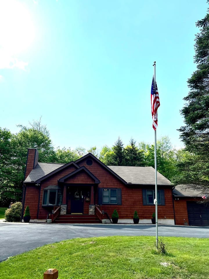 Cheerful 3 Bedroom Chalet With Fireplace - Arrowhead Lake, PA