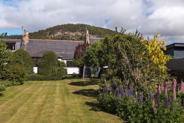 Beautiful 3 Bedroom Cottage In Town  Centre. - Ballater