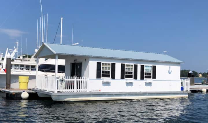 Super Cute Houseboat With Bedroom And Loft. - Rye, NH