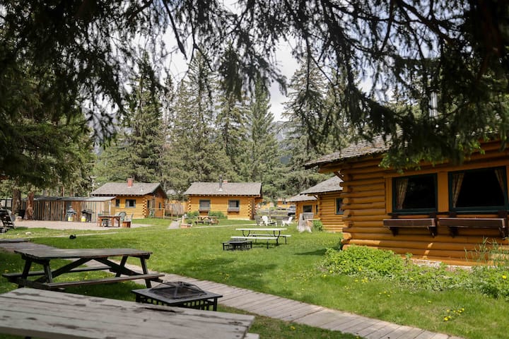 #05 Charming 2 Bedroom Cabin By Canmore Banff Gate - Canmore