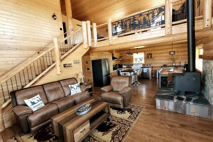 Peaceful Mountainview Cabin W/game Room & Hot Tub - Olympic Game Farm, Sequim