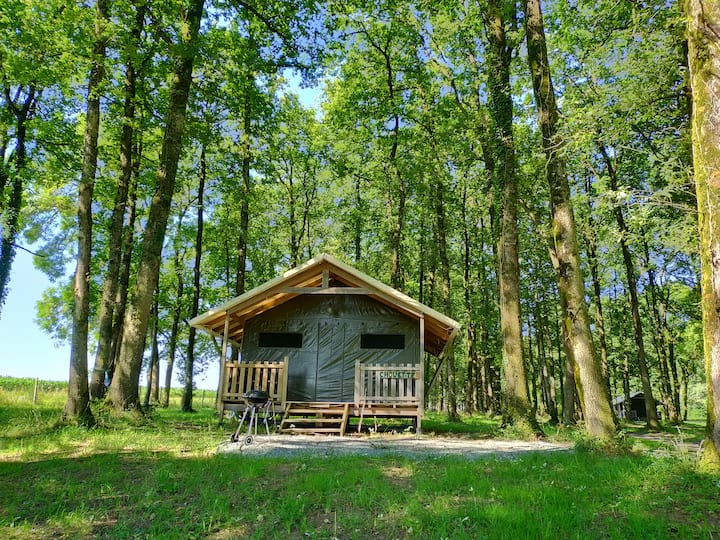 Tente En Bois Et Toile, Confort, Pour 5 Personnes - Saint-Philbert-de-Grand-Lieu