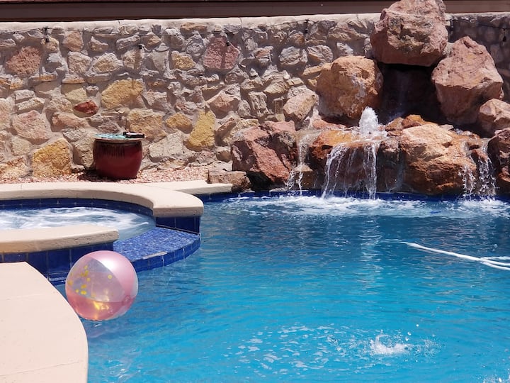 Cheerful 3 Bedroom Home With Spectacular Pool! - Las Cruces, NM