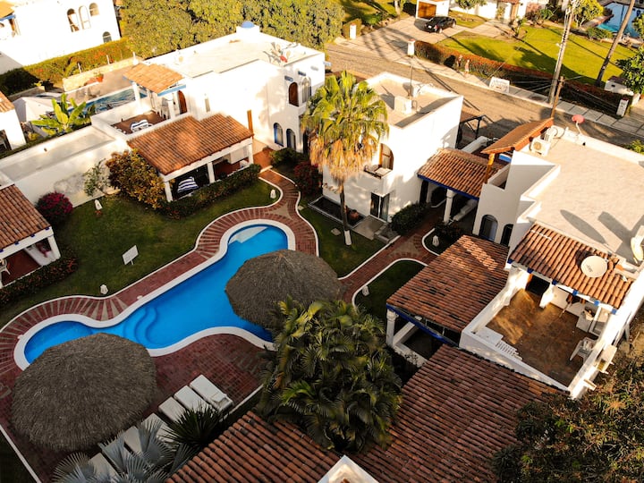 ¡Hermosa Villa, A Unos Pasos De La Playa! - Manzanillo