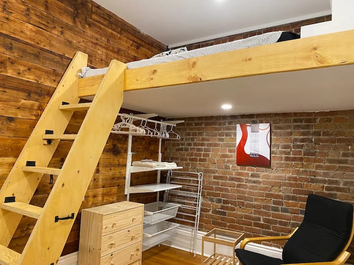 Quirky Cozy Room In The Heart Of Montreal. - ラザル