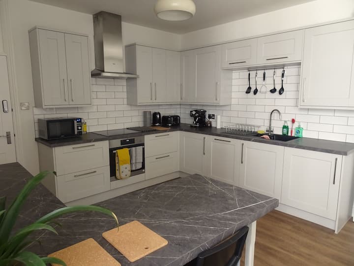 Spacious 2 Bedroom Apartment In Exeter City Centre - Crediton