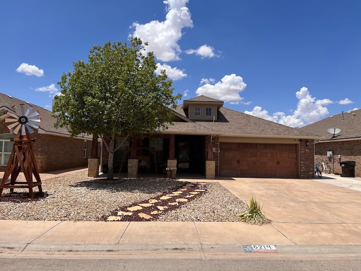 Lovely 4 Bedroom Home With Gym! - Midland, TX