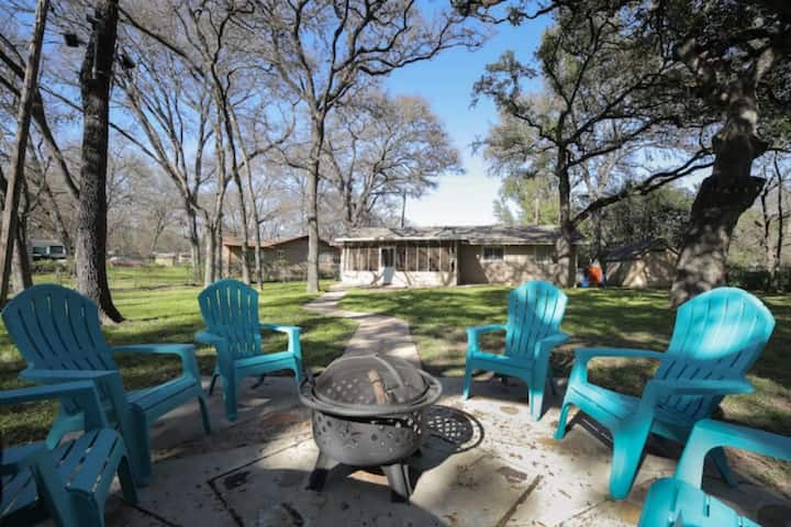 East Austin Home - Spacious Backyard - 3 Bdr - Hyde Park - Austin