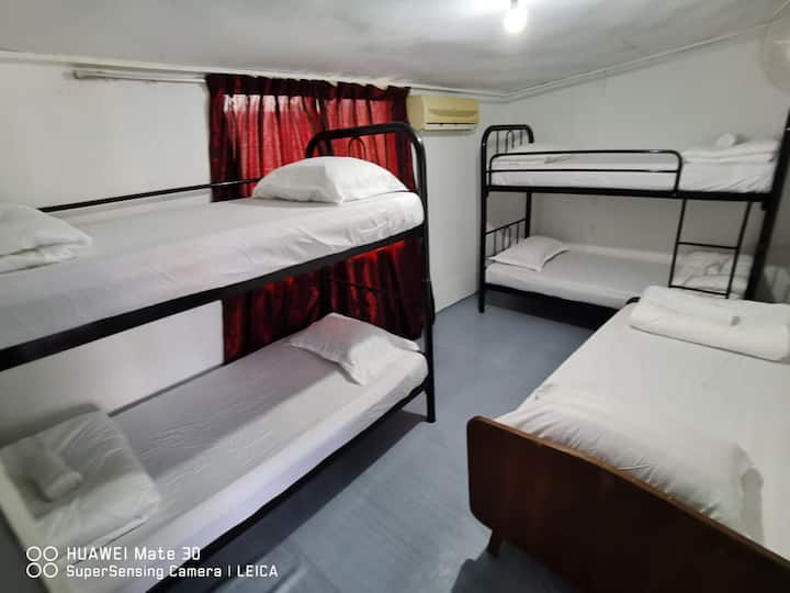 Adorable 3 Bedrooms Questhouse In Labuan - Labuan