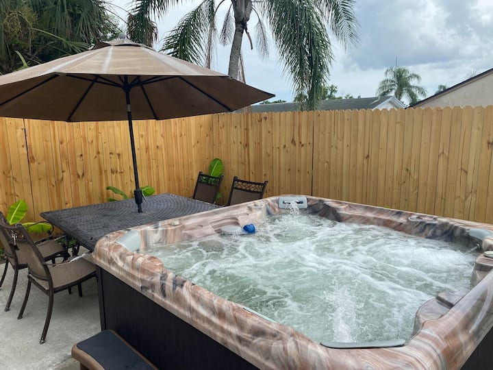3 Bedrom 2 Bath Seven Springs Villa - New Port Richey, FL