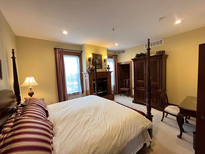 Warm, Comfortable Suite 204 In The Port Hotel - Port Washington, WI