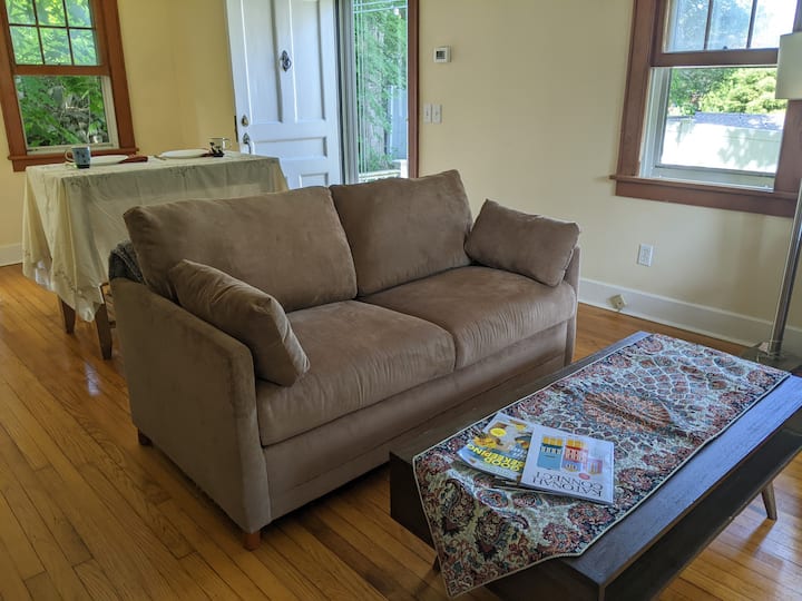 Adorable One Bedroom Guesthouse - Bedford, NY