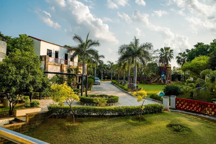 10 Room Private Resort For Parties And Corp Events - Manesar