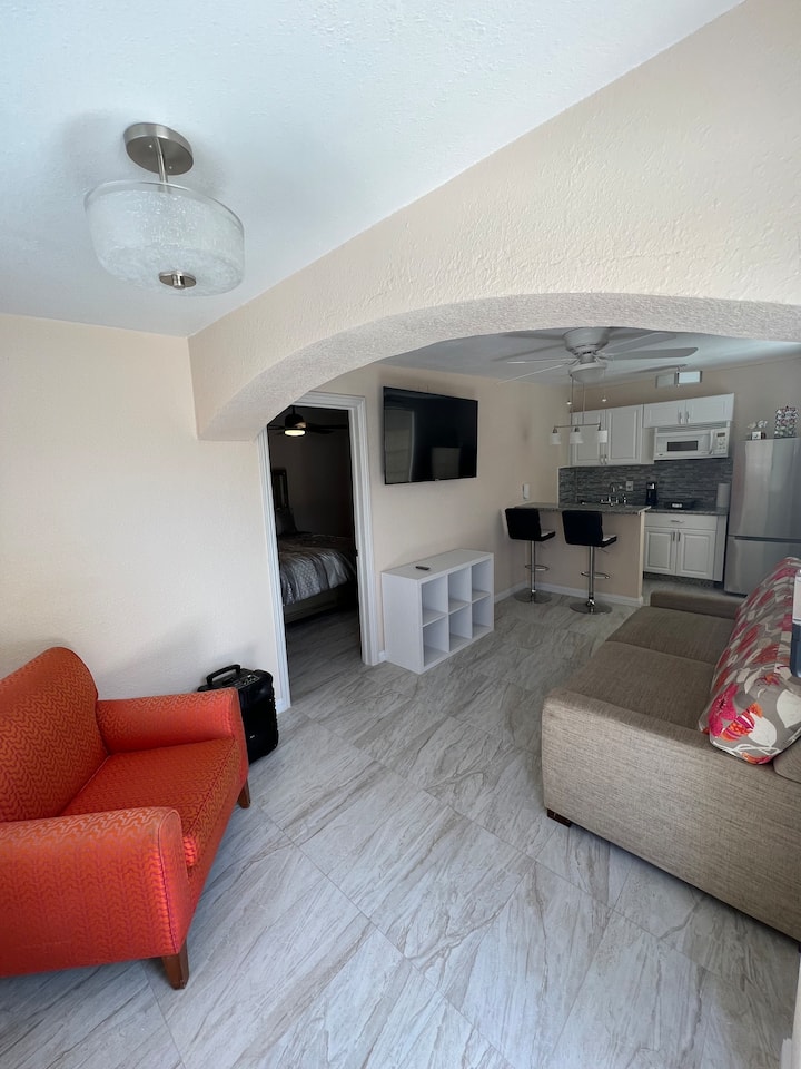 Private & Comfortable Guesthouse W/ Mountain View - Electric Daisy Carnival (EDC Las Vegas)