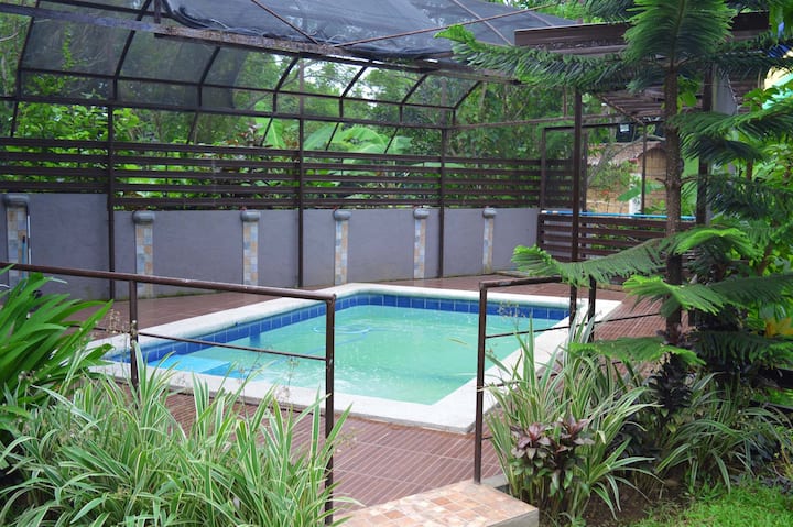 Quaint Farm-style Home With A Small Pool - Tagaytay